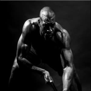 Golden Status Of A King - Ineditoz