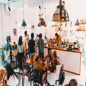 Echoes of Weekend Parties - Jazz Alegre para Hoteles