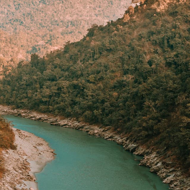 Gentle Waterside Yoga Whispers: Chill Music Water's Flow - Liquid Quiet Spirit